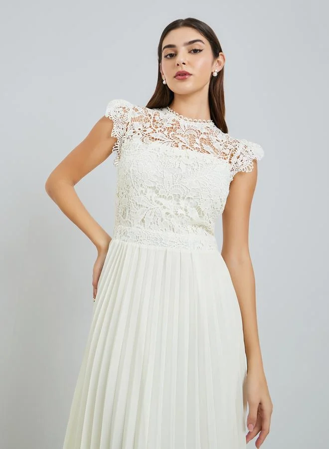 Styli Women Cream Lace Sleeveless Pleated Midi Dress
